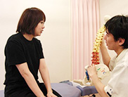 先生から説明を受ける患者さん